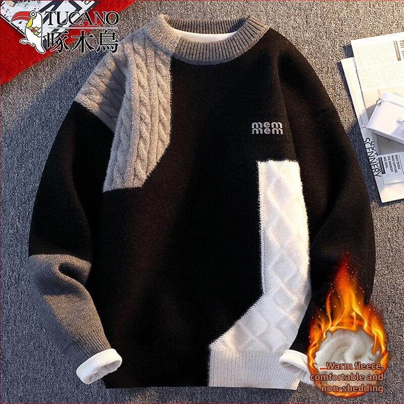 Pleteni pulover s okruglim izrezom, slobodan kroj, debeli materijal; poliester s dlakom zajca, detalj s našivkom