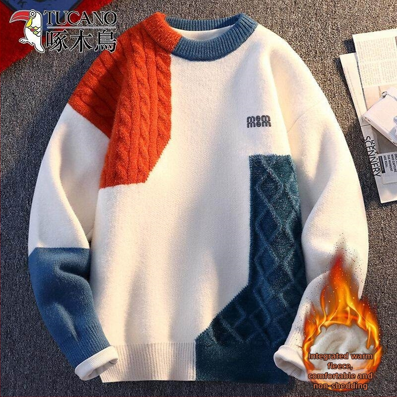 Pleteni pulover s okruglim izrezom, slobodan kroj, debeli materijal; poliester s dlakom zajca, detalj s našivkom