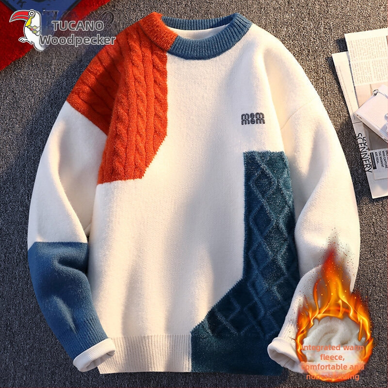 Pleteni pulover s okruglim izrezom, slobodan kroj, debeli materijal; poliester s dlakom zajca, detalj s našivkom