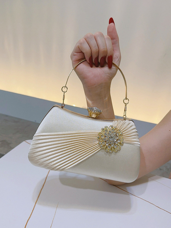 Večernja torbica, svila, jastučast oblik, otvaranje kopčom, kutijasti stil torbe, džep za telefon i dokumente
