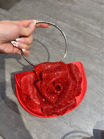 Sedlovna torbica od svile za zabave, s rhinestones i ružičastim cvijećem, polukružnog oblika, džep za telefon i identifikacijsku karticu, nošenje u ruci ili preko ramena, moderno