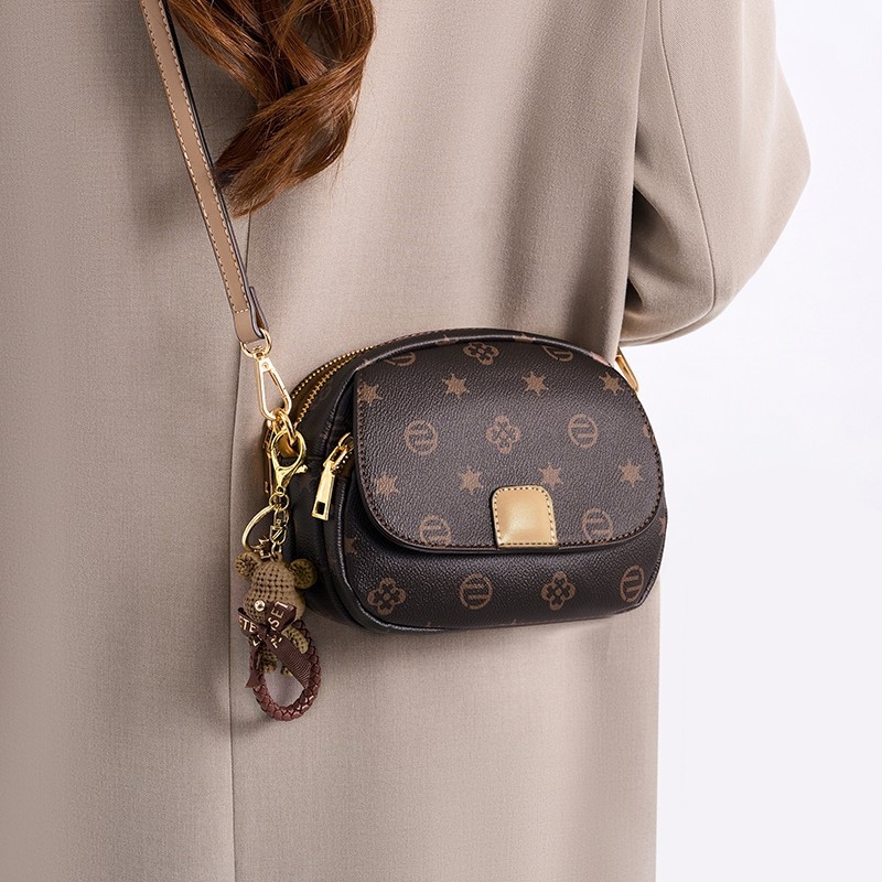 Casual crossbody torba, horizontalni kvadratni oblik, otvaranje na zip, poliester podstava, skriveni džep sa zatvaračem