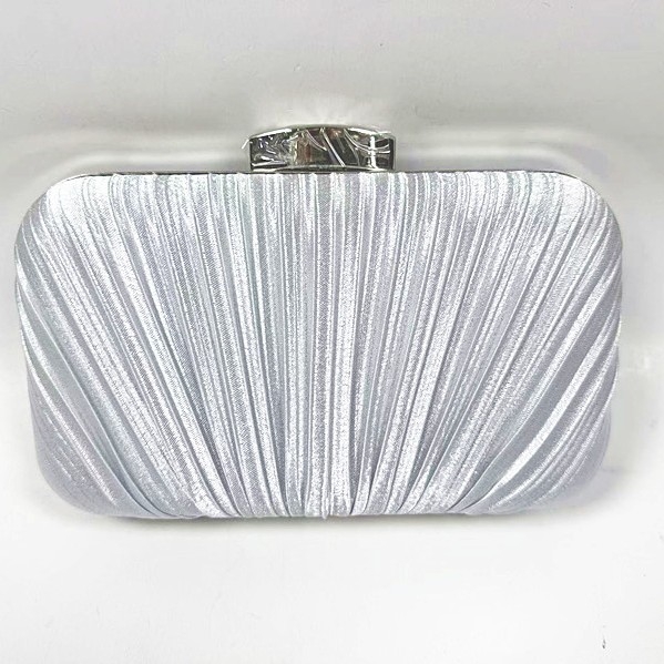 Večernja clutch torbica, mali kvadratnog stila, Materijal: poliester, Oblik: vodoravni pravokutnik, Način otvaranja: kopča, Unutarnji pretinac: džep za telefon