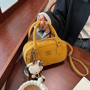 PU ženska torba u street stilu, horizontalian kvadratnog oblika, crossbody sa zatvaranjem na zip, poliesterska podstava, unutarnji džep za telefon, jedan remen, jesen 2025