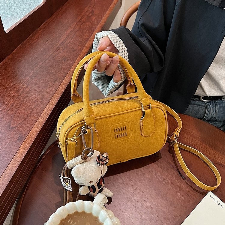 PU ženska torba u street stilu, horizontalian kvadratnog oblika, crossbody sa zatvaranjem na zip, poliesterska podstava, unutarnji džep za telefon, jedan remen, jesen 2025