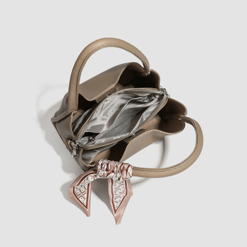 PU torbica za žene – elegantan stil zrele žene, torba tipa kanta, ljeto 2025, svakodnevna upotreba