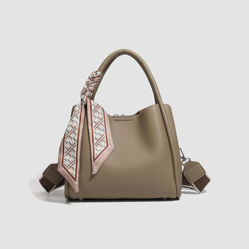 PU torbica za žene – elegantan stil zrele žene, torba tipa kanta, ljeto 2025, svakodnevna upotreba