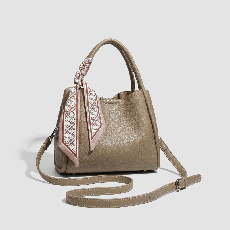 PU torbica za žene – elegantan stil zrele žene, torba tipa kanta, ljeto 2025, svakodnevna upotreba