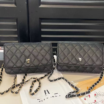 PU crossbody torba, horizontalni kvadratni oblik, zatvaranje s preklopom, podstava od goveđe kože, unutarnji ID pretinac