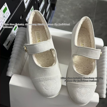 Dámske loafers s okrúhlou špičkou, vnútorná podšívka z vlneného materiálu, stielka z umelej chlpatosti, gumová podrážka, nízky podpätok