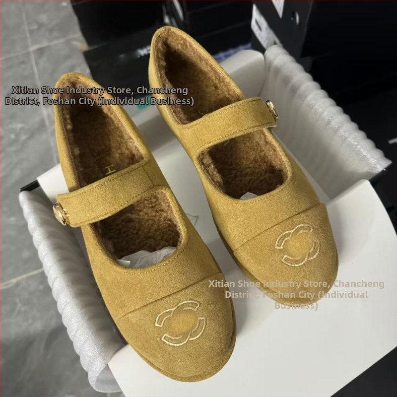 Dámske loafers s okrúhlou špičkou, vnútorná podšívka z vlneného materiálu, stielka z umelej chlpatosti, gumová podrážka, nízky podpätok