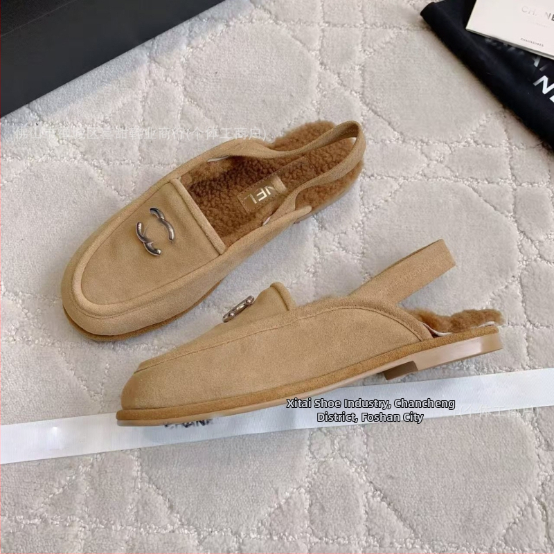 Dámske loafers s okrúhlou špičkou, vnútorná podšívka z vlneného materiálu, stielka z umelej chlpatosti, gumová podrážka, nízky podpätok