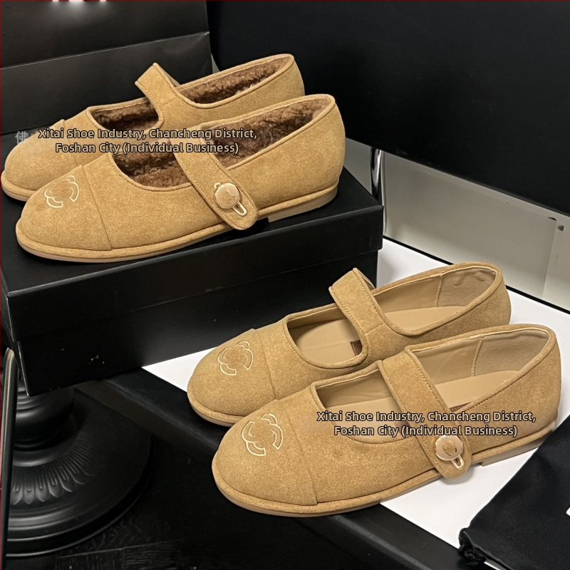 Dámske loafers s okrúhlou špičkou, vnútorná podšívka z vlneného materiálu, stielka z umelej chlpatosti, gumová podrážka, nízky podpätok