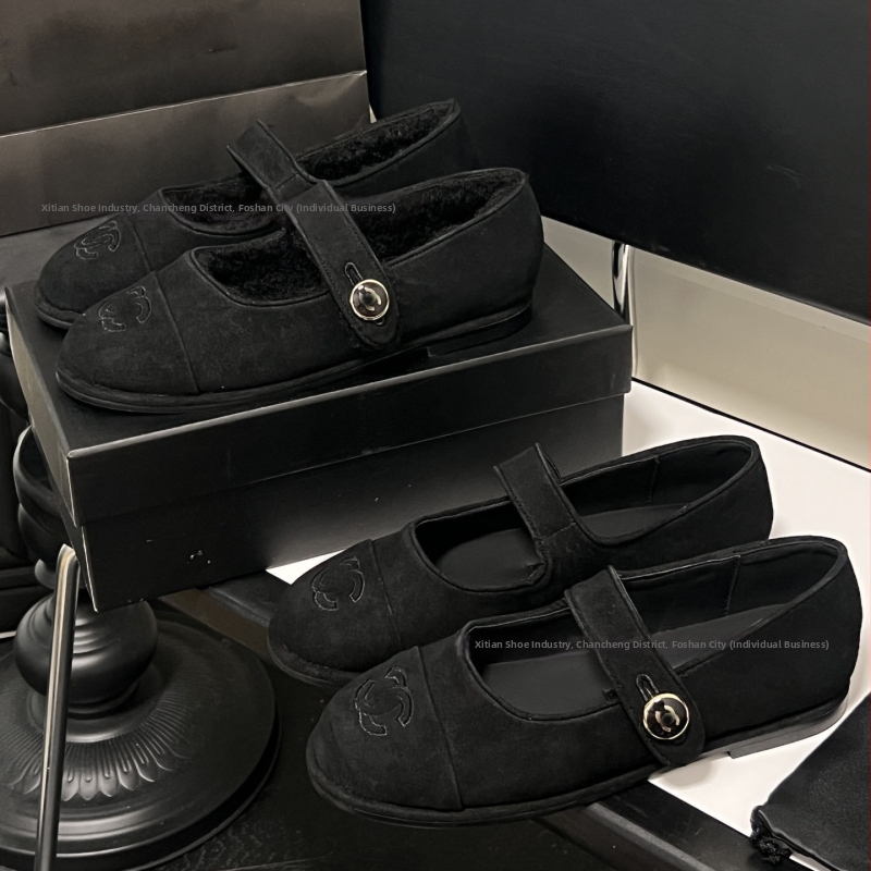 Dámske loafers s okrúhlou špičkou, vnútorná podšívka z vlneného materiálu, stielka z umelej chlpatosti, gumová podrážka, nízky podpätok