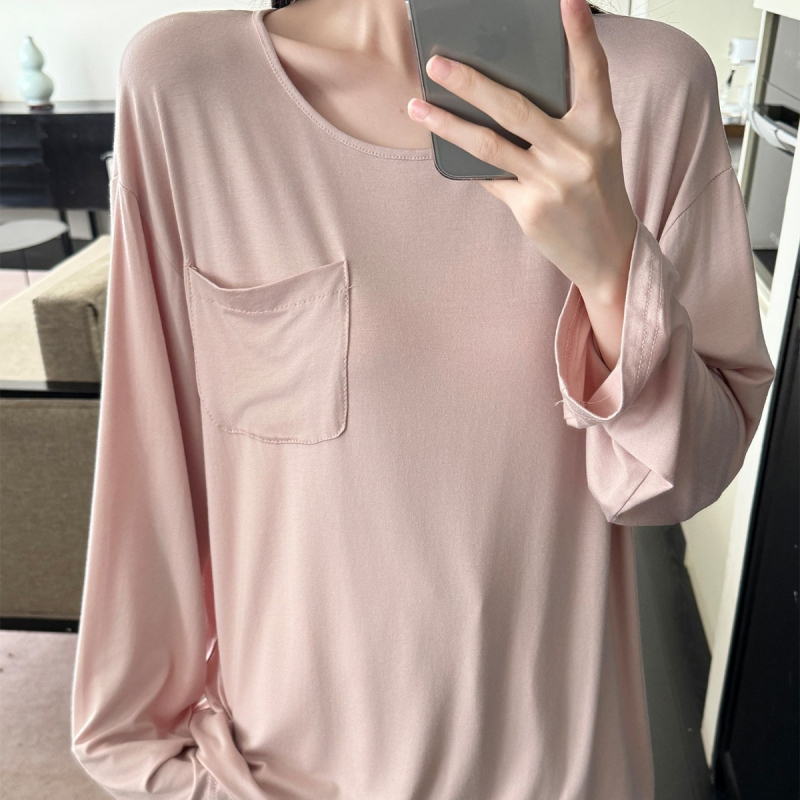 Ženski set pidžama od modalnog materijala – minimalistički stil, duga rukava i pantalone, prozračni kućni outfit za sve sezone