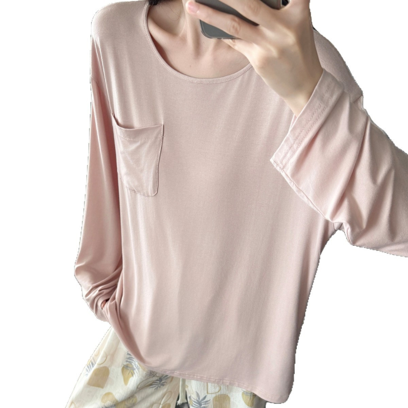 Ženski set pidžama od modalnog materijala – minimalistički stil, duga rukava i pantalone, prozračni kućni outfit za sve sezone