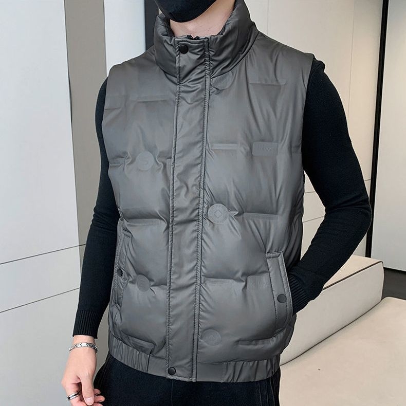 Ανδρικό γιλέκο από πούπουλα με σταθερό γιακά, φερμουάρ, κουκούλα, επένδυση φλίς και καπιτονέ σχεδιασμό