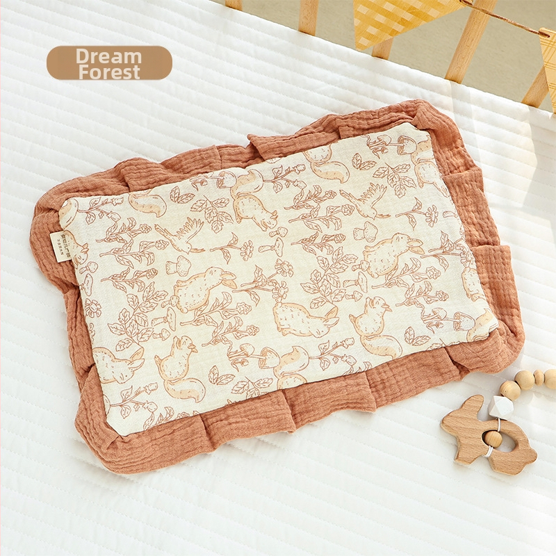 Vankúš Cloud pre novorodencov, 100% bavlna, plochý vankúš s volánovým lemom, bezpečnostná trieda A, kreslený štýl.