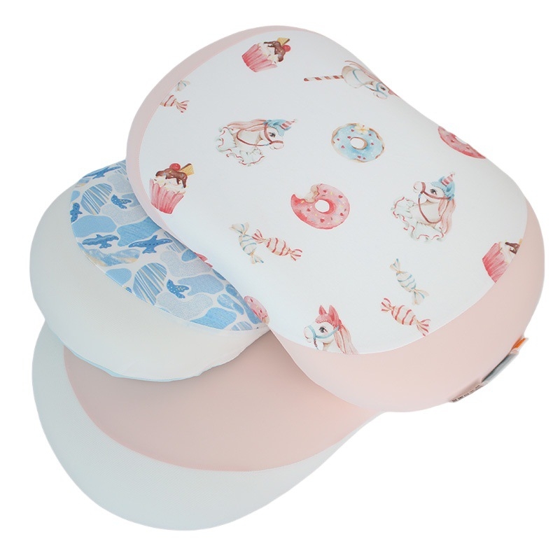 Three Cool Cats възглавница от паметна пяна в стил котешко коремче – правоъгълна, пълнител полиуретан, 0.5–1.0 кг, за спалня