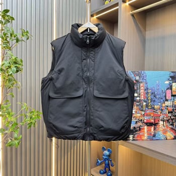 Ανδρικό γιλέκο με πούπουλα, στενή γραμμή, σταθερός γιακά, κουκούλα, παχύτερο ύφασμα, ριγέ μοτίο