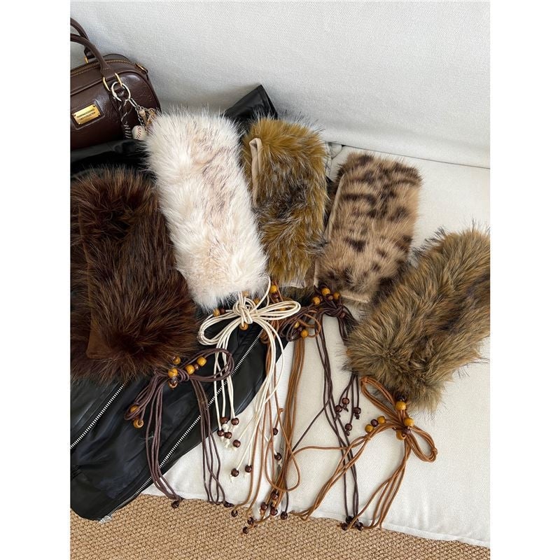 Пухен колан с мъниста за талия със връзки (Материал: Maomao; Катарама: PVC; Закопчаване: с връзки; Ширина: тънък (<2 см); Ръчна изработка: мъниста)