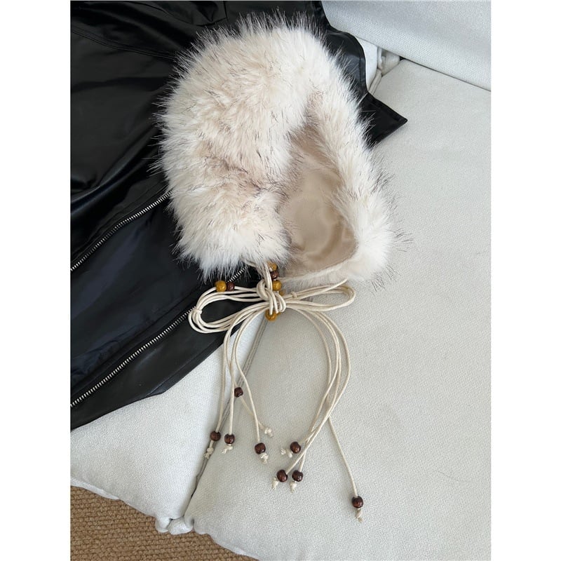 Пухен колан с мъниста за талия със връзки (Материал: Maomao; Катарама: PVC; Закопчаване: с връзки; Ширина: тънък (<2 см); Ръчна изработка: мъниста)