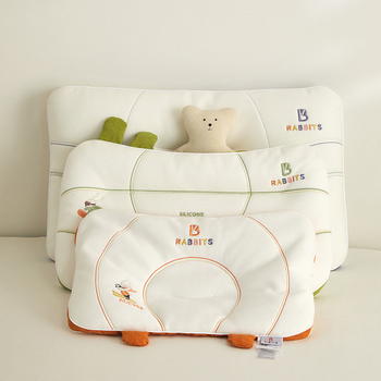 Παιδικό ορθογώνιο μαξιλάρι με γέμισμα από πολυεστερικές ίνες, ύφασμα 70% πολυεστέρας, 30% Lyocell; μορφή ορθογώνιο; βάρος έως 0,5 kg; κατάλληλο για παιδιά.