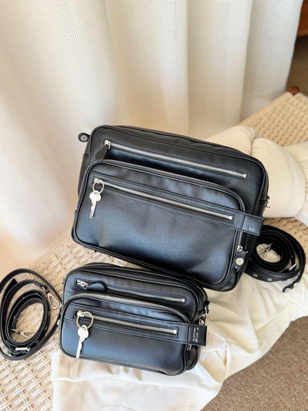 Geantă de umăr din piele naturală, buzunar interior cu fermoar laminat, închidere cu fermoar, formă orizontală pătrată