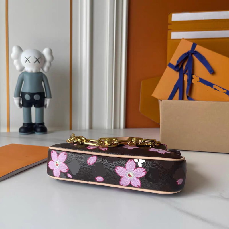 Torba ispod pazuha od prave kože Cherry Blossom Pochette — europsko-američki retro stil; horizontalno pravokutni oblik; zatvarač; dvije naramenice