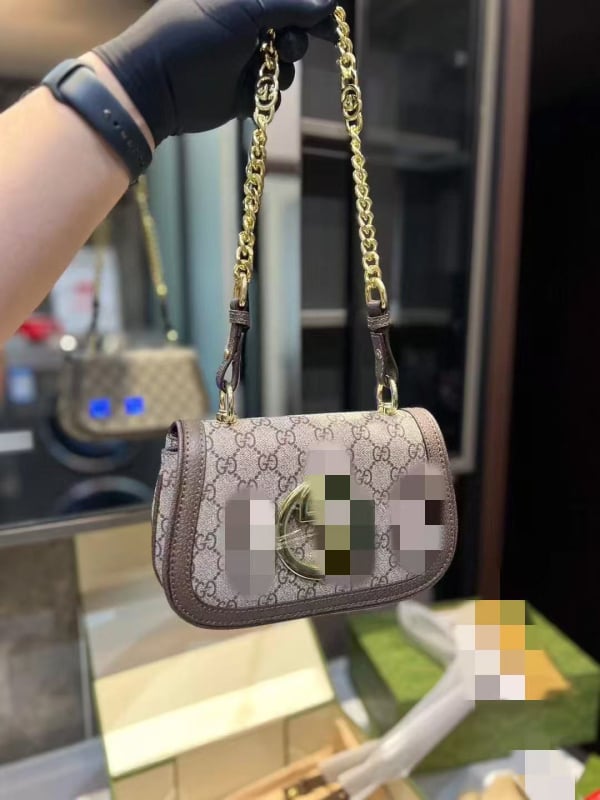 Geantă de umăr din pânză, pătrată, cu Interlocking Double G, buzunar ascuns cu fermoar și curea simplă