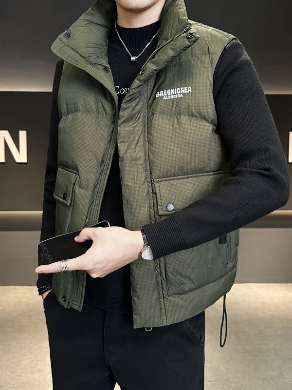 Ανδρικό γιλέκο με πούπουλα, σταθερός γιακά, κουκούλα, φερμουάρ, ριγέ μοτίβο, στενή γραμμή