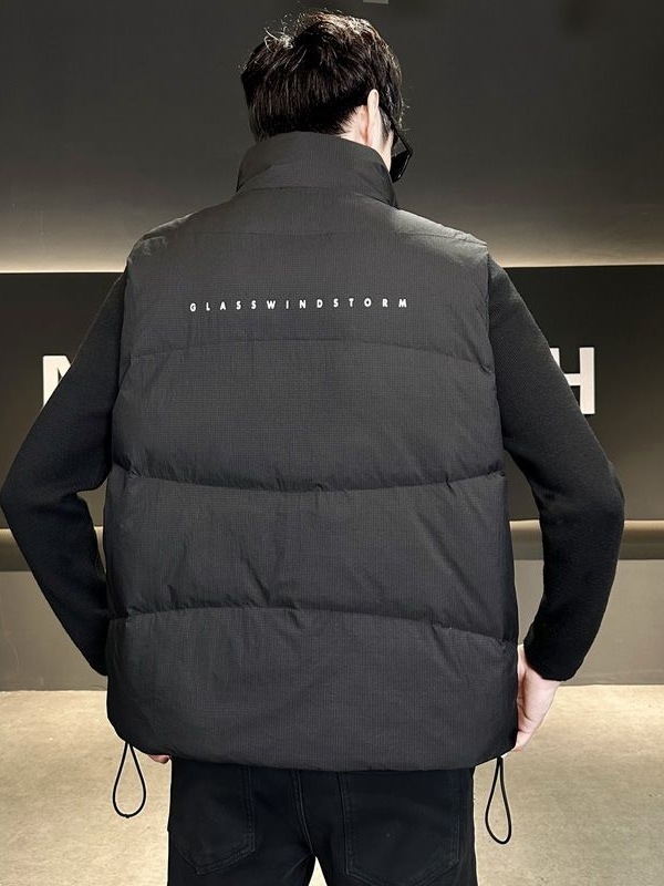 Ανδρικό γιλέκο με πούπουλα, σταθερός γιακά, κουκούλα, φερμουάρ, ριγέ μοτίβο, στενή γραμμή