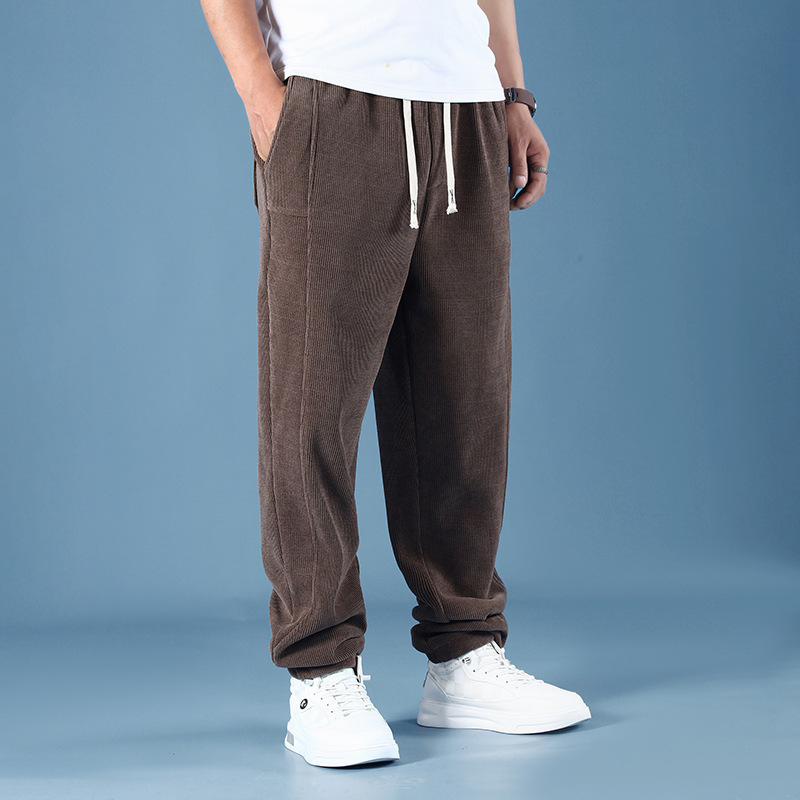 Corduroy hlače s fleece podstavom, srednji pojas, slobodan kroj, male ravne nogavice, zima