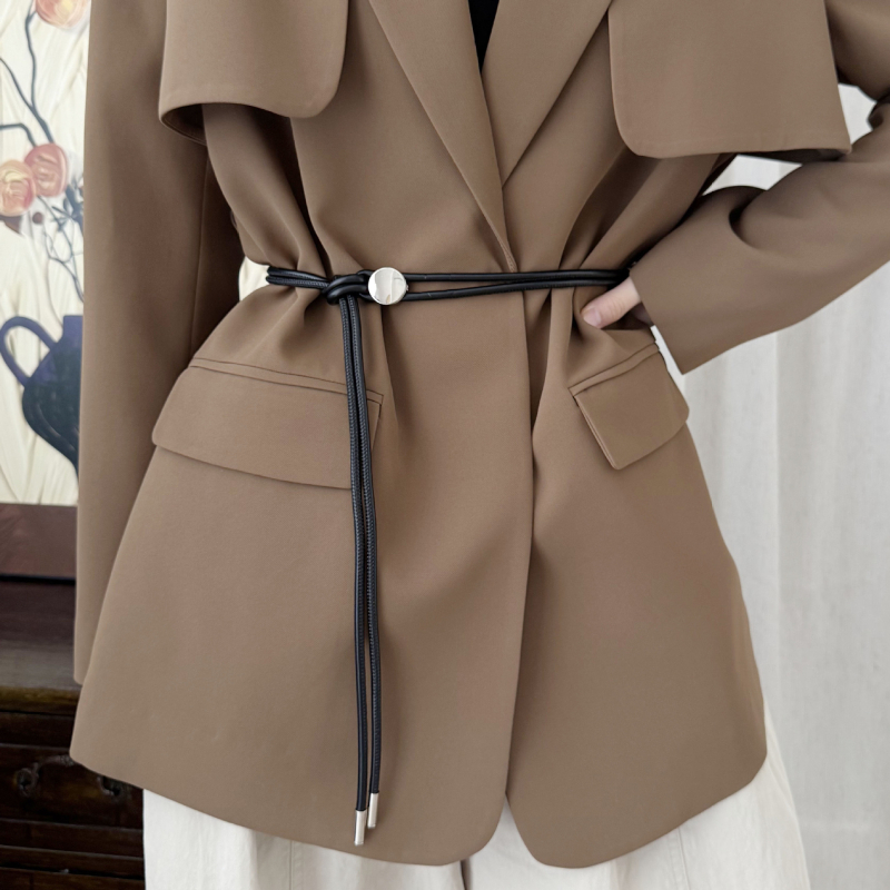 PU pojas s čvorom, metalna kopča, zatvaranje remenom, uska širina (<2 cm), elektroplating završna obrada