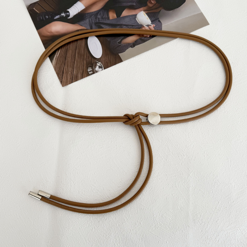 PU pojas s čvorom, metalna kopča, zatvaranje remenom, uska širina (<2 cm), elektroplating završna obrada