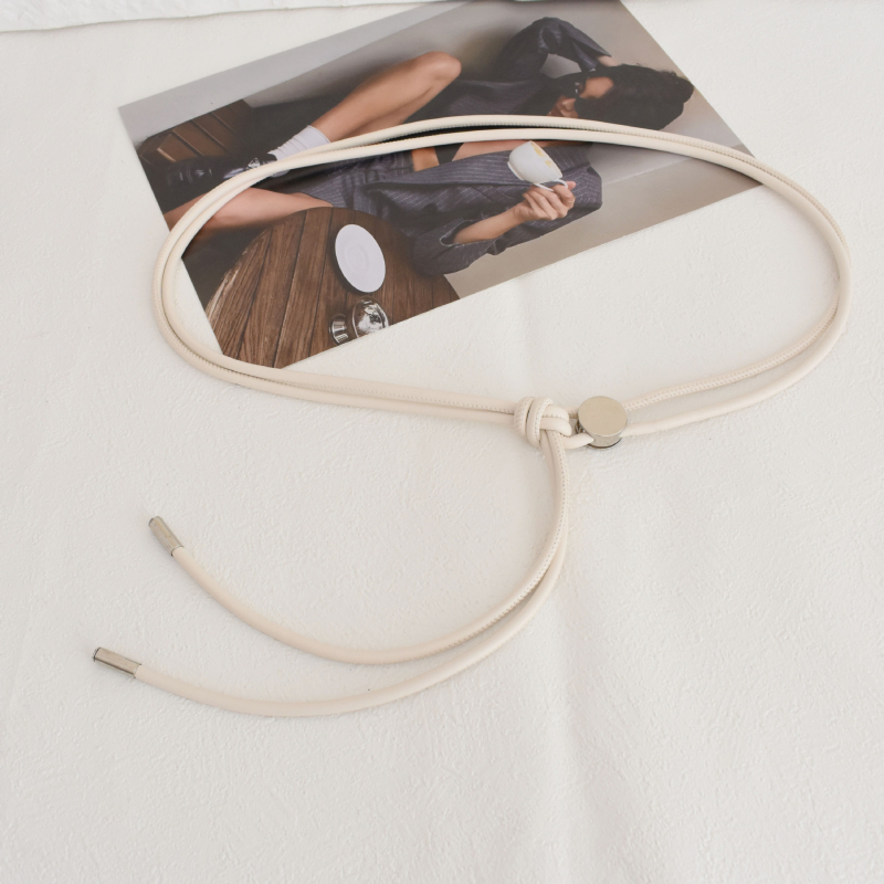 PU pojas s čvorom, metalna kopča, zatvaranje remenom, uska širina (<2 cm), elektroplating završna obrada