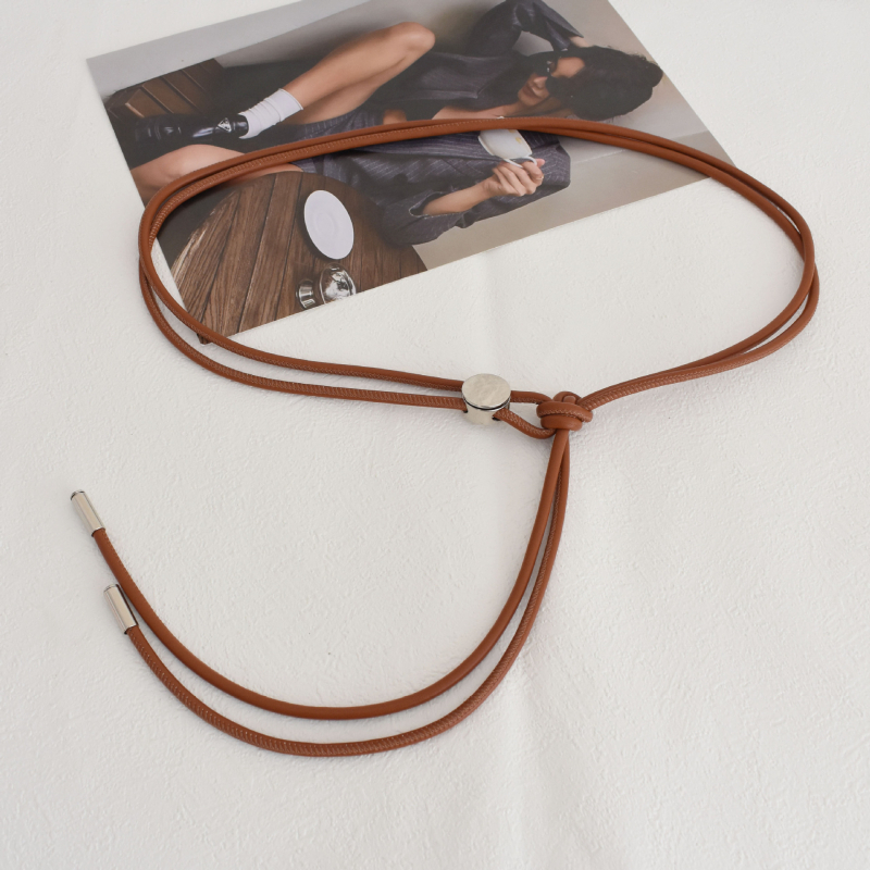 PU pojas s čvorom, metalna kopča, zatvaranje remenom, uska širina (<2 cm), elektroplating završna obrada