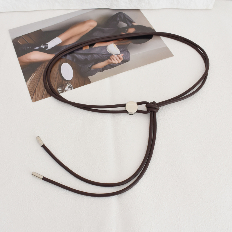 PU pojas s čvorom, metalna kopča, zatvaranje remenom, uska širina (<2 cm), elektroplating završna obrada