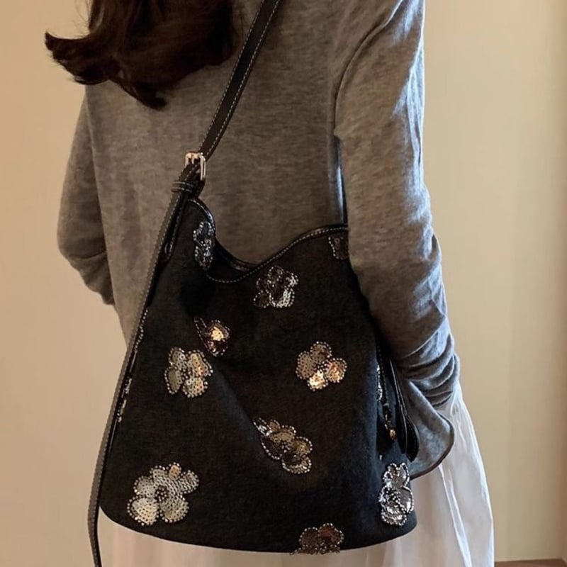 Chio2nd Starlight Dream Tote torba — poliester; bucket bag stil; magnetsko zatvaranje; unutarnja pretinac za telefon; vodoravni kvadratni oblik