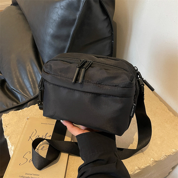 Crossbody torba od Oxford platna, horizontalni kvadratni oblik, zatvarač, unutarnja džep za telefon, najlonska podstava
