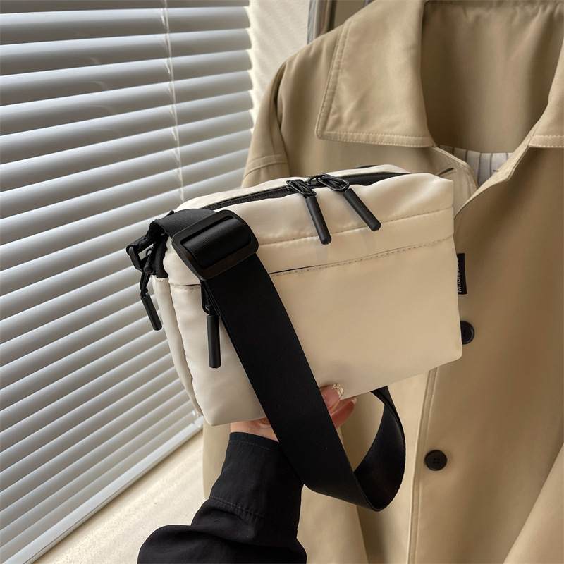 Crossbody torba od Oxford platna, horizontalni kvadratni oblik, zatvarač, unutarnja džep za telefon, najlonska podstava
