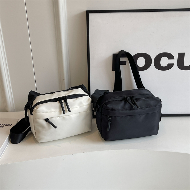 Crossbody torba od Oxford platna, horizontalni kvadratni oblik, zatvarač, unutarnja džep za telefon, najlonska podstava