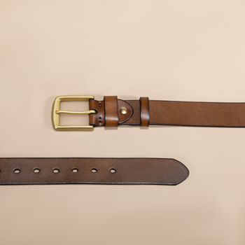 Пояс от естествена кожа – първи слой кравешка кожа, медна закопчалка с игла, ширина 2–4 см, стил винтидж