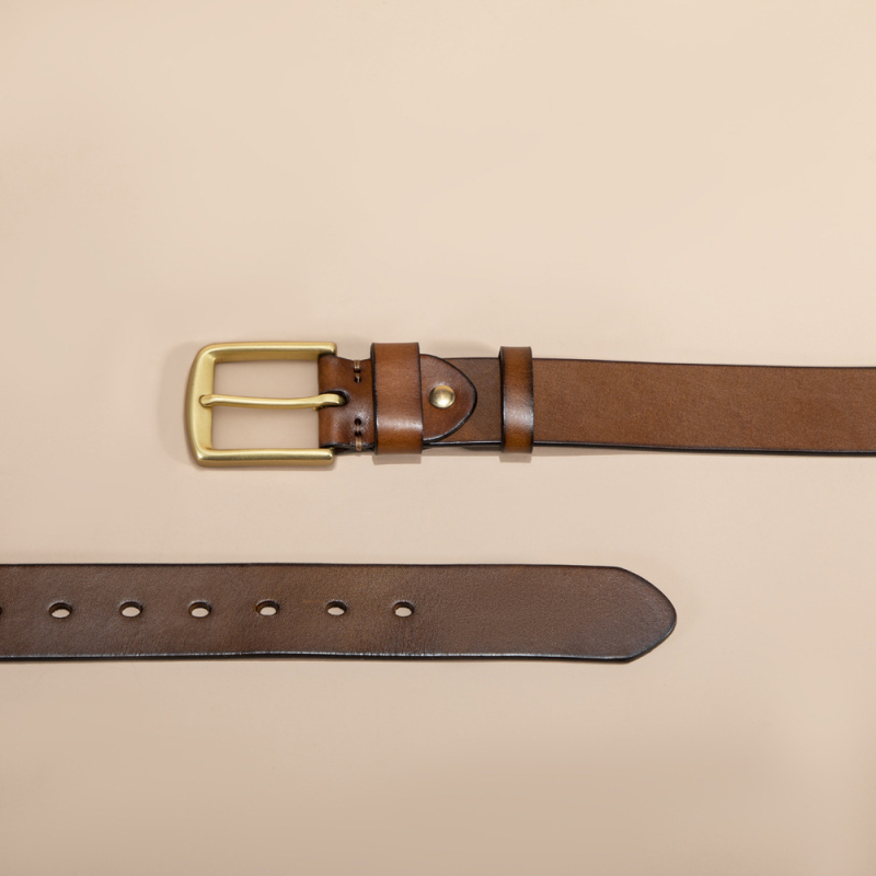 Пояс от естествена кожа – първи слой кравешка кожа, медна закопчалка с игла, ширина 2–4 см, стил винтидж