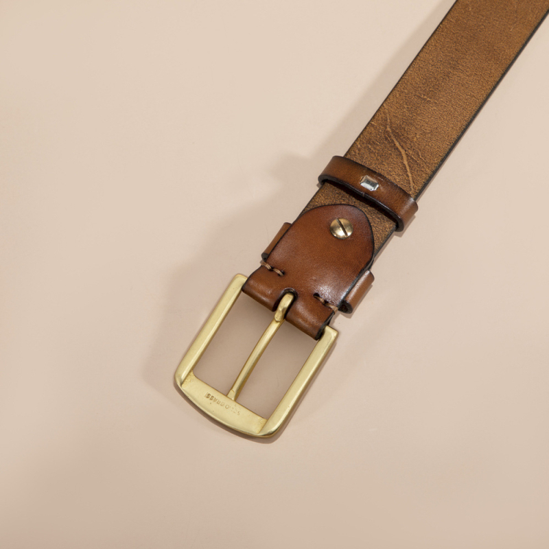 Пояс от естествена кожа – първи слой кравешка кожа, медна закопчалка с игла, ширина 2–4 см, стил винтидж