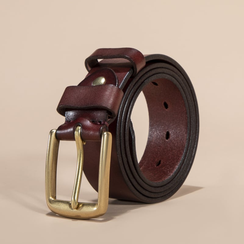 Пояс от естествена кожа – първи слой кравешка кожа, медна закопчалка с игла, ширина 2–4 см, стил винтидж