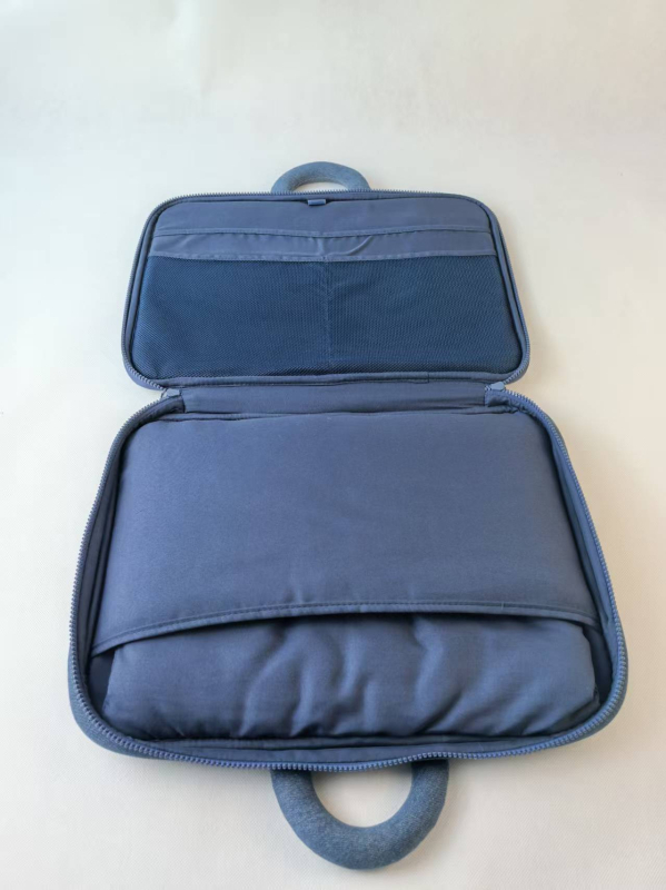 Geantă pentru laptop | denim, respirabilă, ultra ușoară, căptușeală din bumbac, monocromă (Primăvara 2025, Bagme, unisex)