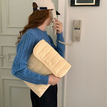 Torba za notebook Space-Cotton s quiltiranim izvezenim detaljem, Unisex, Poliester (Proljeće 2023)