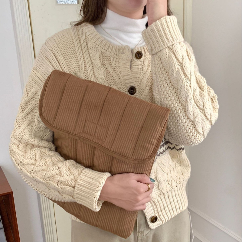 Torba za notebook Space-Cotton s quiltiranim izvezenim detaljem, Unisex, Poliester (Proljeće 2023)