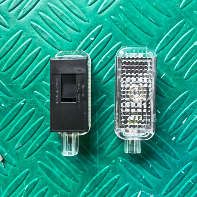 Ambijentalno svjetlo za Audijev prostor za stopala — ugrađena instalacija, 12V, 5W, PC kućište